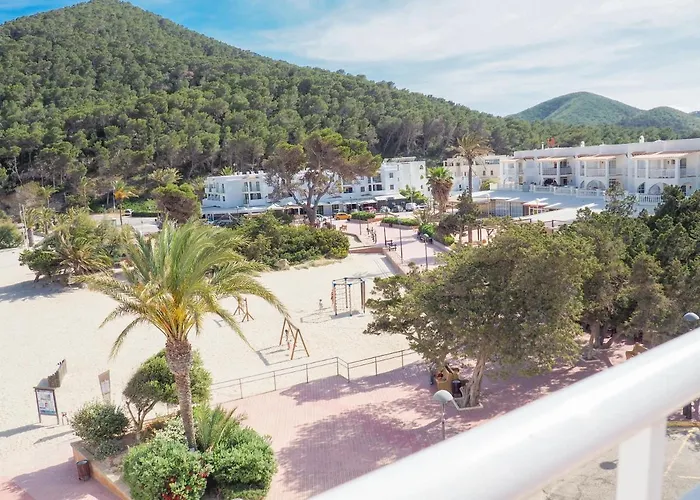 Apartamentos Cala Llonga