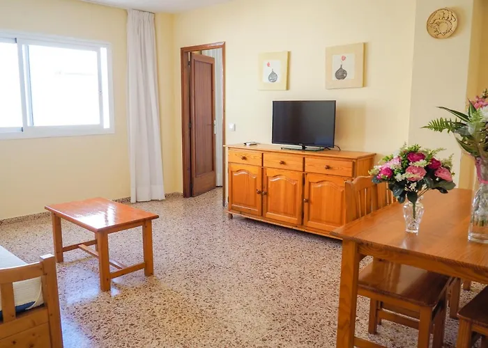 Apartamentos Cala Llonga